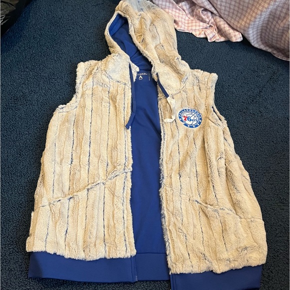 Sixers fuzzy vest - Picture 1 of 6
